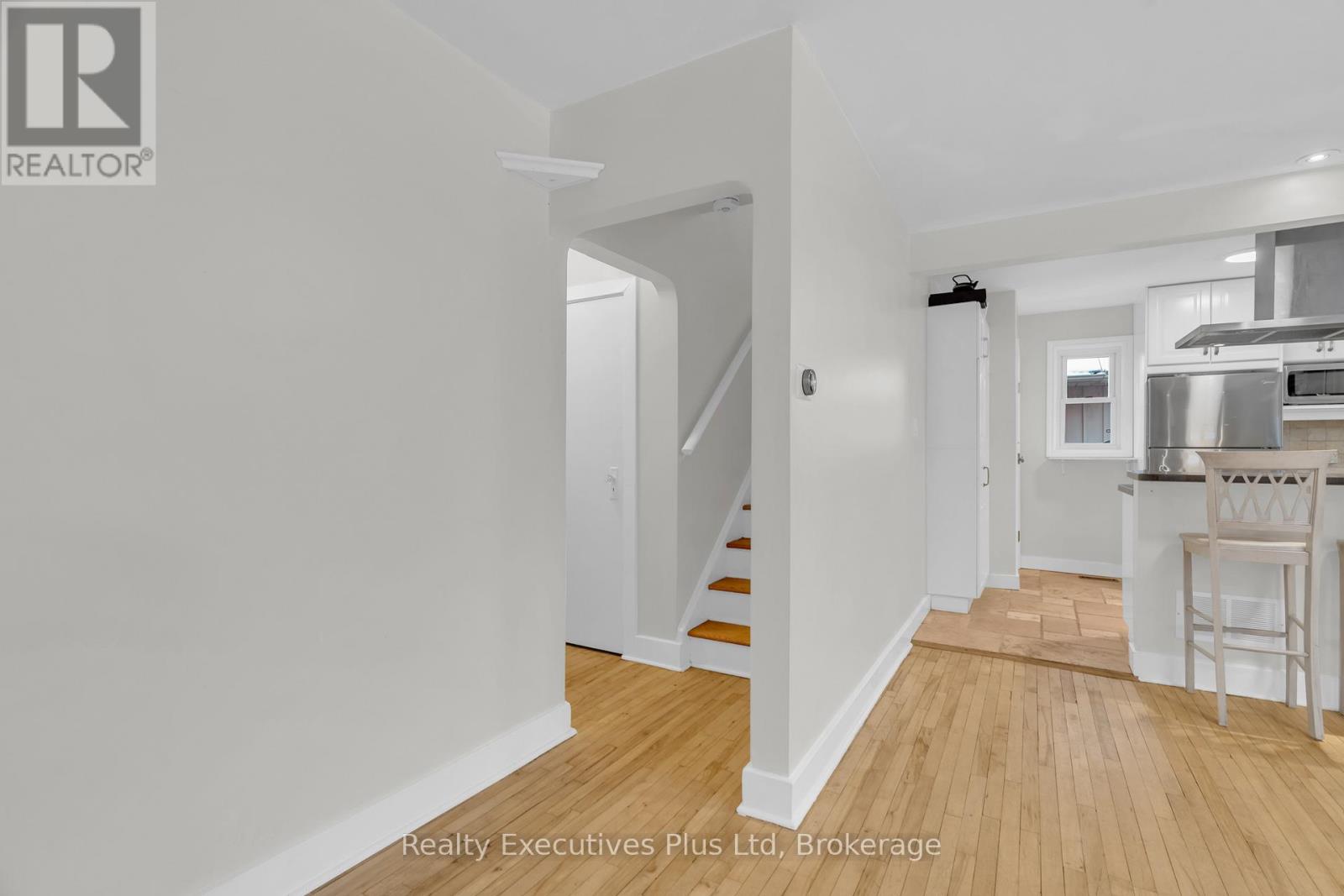 20 Summit Crescent, Guelph, Ontario N1H 1S3 - Photo 17 - X12543660