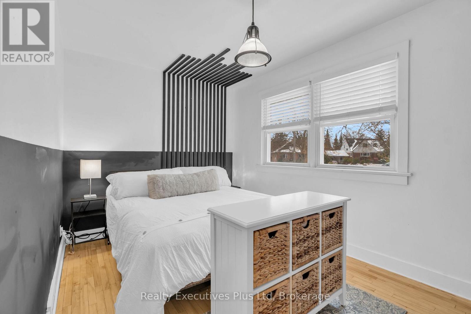 20 Summit Crescent, Guelph, Ontario N1H 1S3 - Photo 18 - X12543660