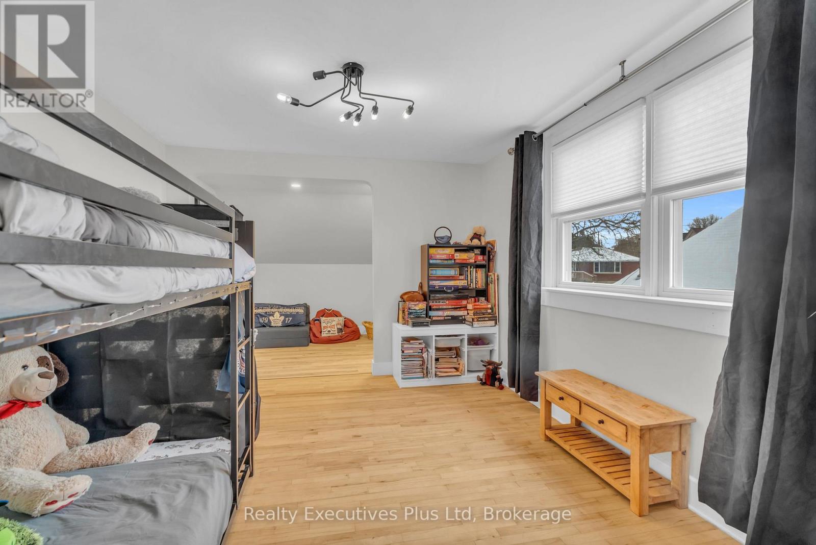 20 Summit Crescent, Guelph, Ontario N1H 1S3 - Photo 20 - X12543660