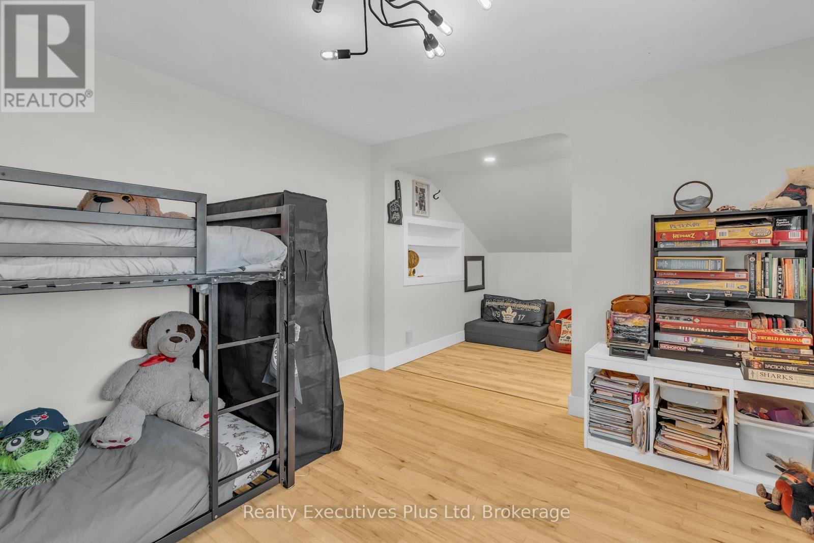 20 Summit Crescent, Guelph, Ontario N1H 1S3 - Photo 21 - X12543660