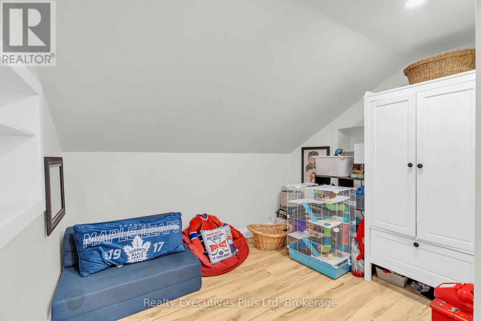 20 Summit Crescent, Guelph, Ontario N1H 1S3 - Photo 22 - X12543660