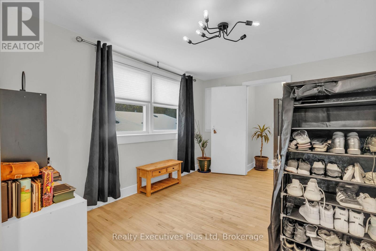 20 Summit Crescent, Guelph, Ontario N1H 1S3 - Photo 23 - X12543660