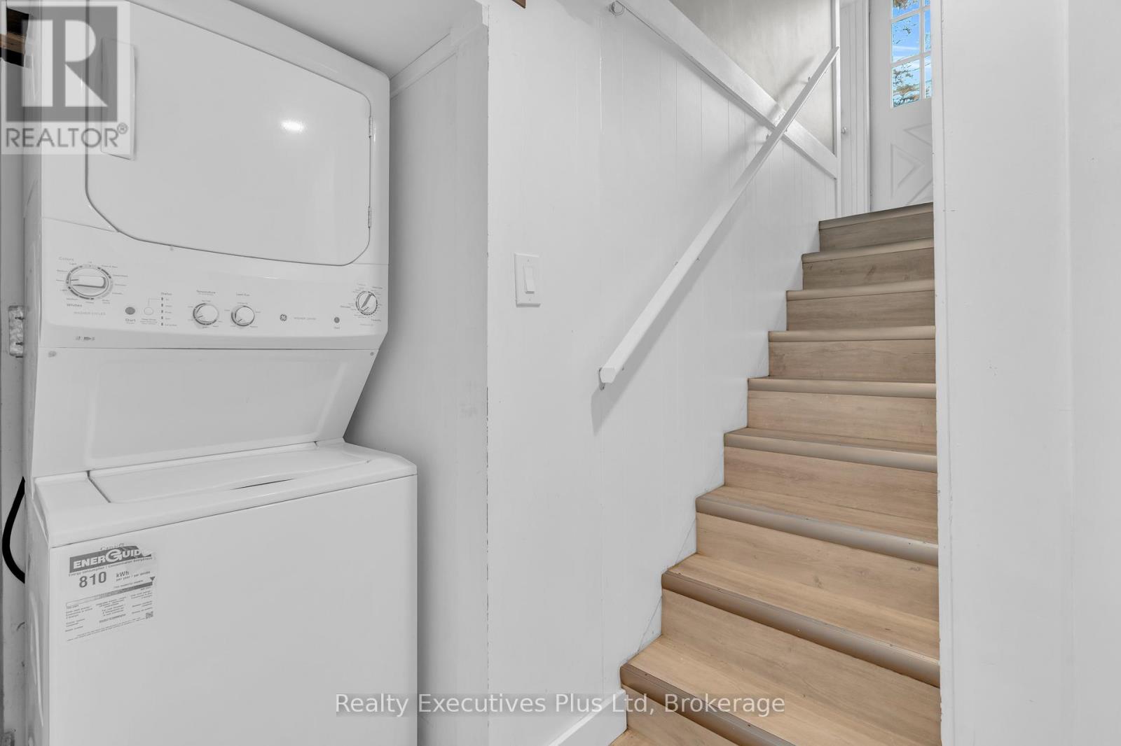 20 Summit Crescent, Guelph, Ontario N1H 1S3 - Photo 24 - X12543660