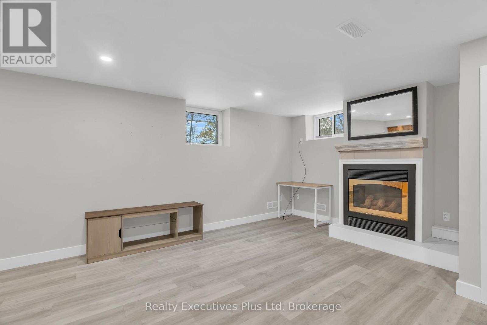 20 Summit Crescent, Guelph, Ontario N1H 1S3 - Photo 25 - X12543660