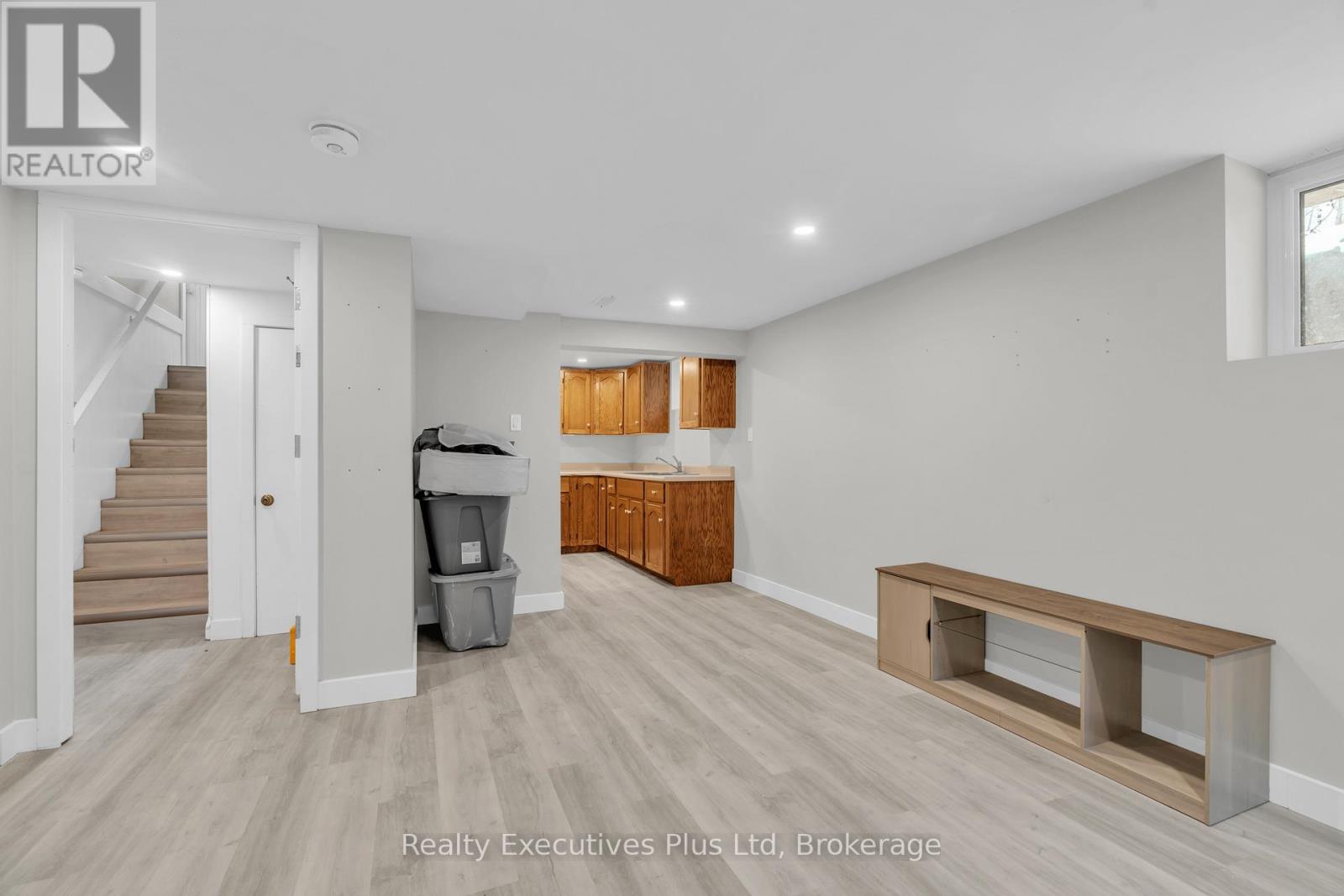 20 Summit Crescent, Guelph, Ontario N1H 1S3 - Photo 26 - X12543660