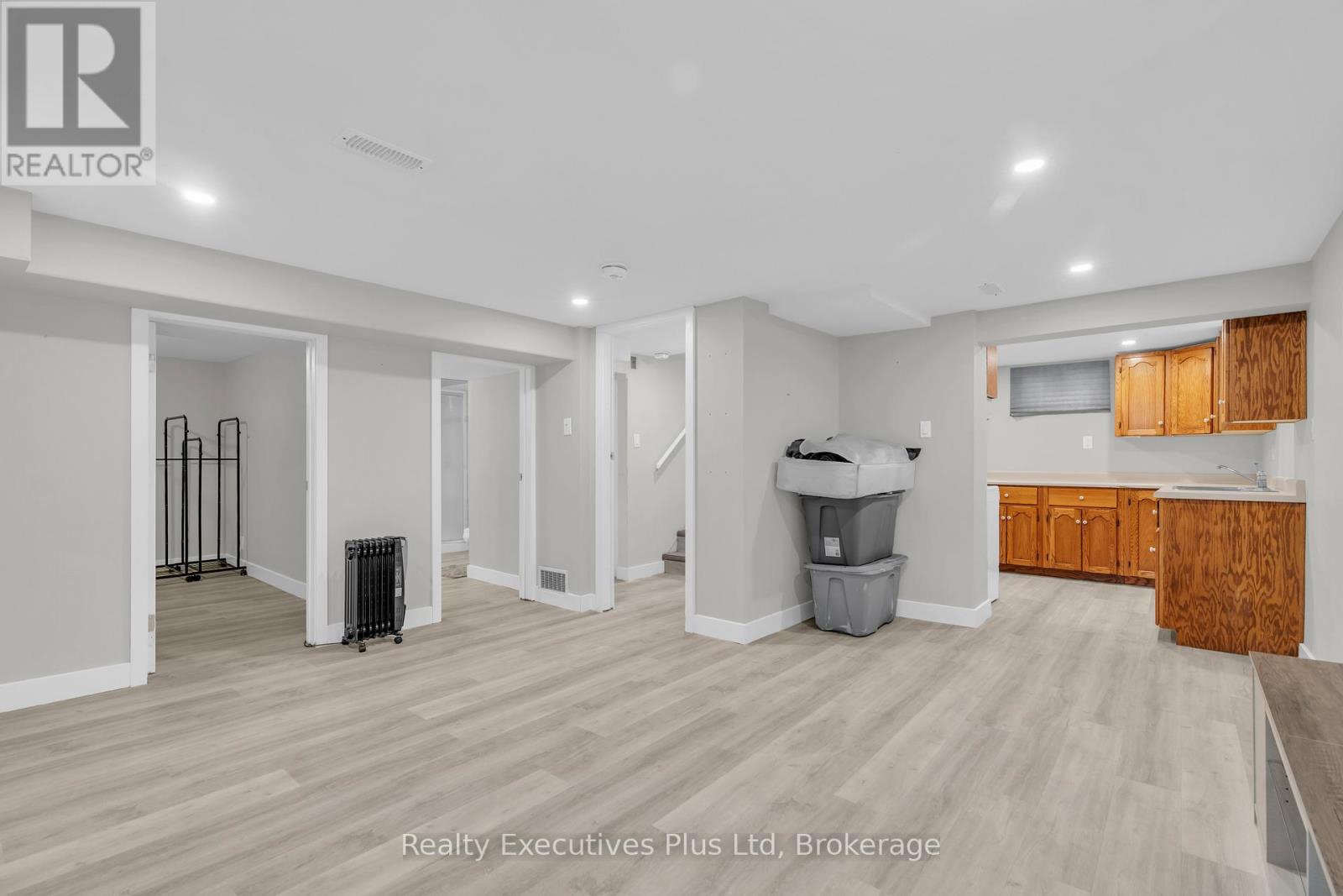 20 Summit Crescent, Guelph, Ontario N1H 1S3 - Photo 27 - X12543660