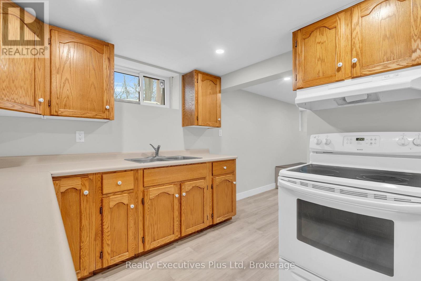 20 Summit Crescent, Guelph, Ontario N1H 1S3 - Photo 30 - X12543660