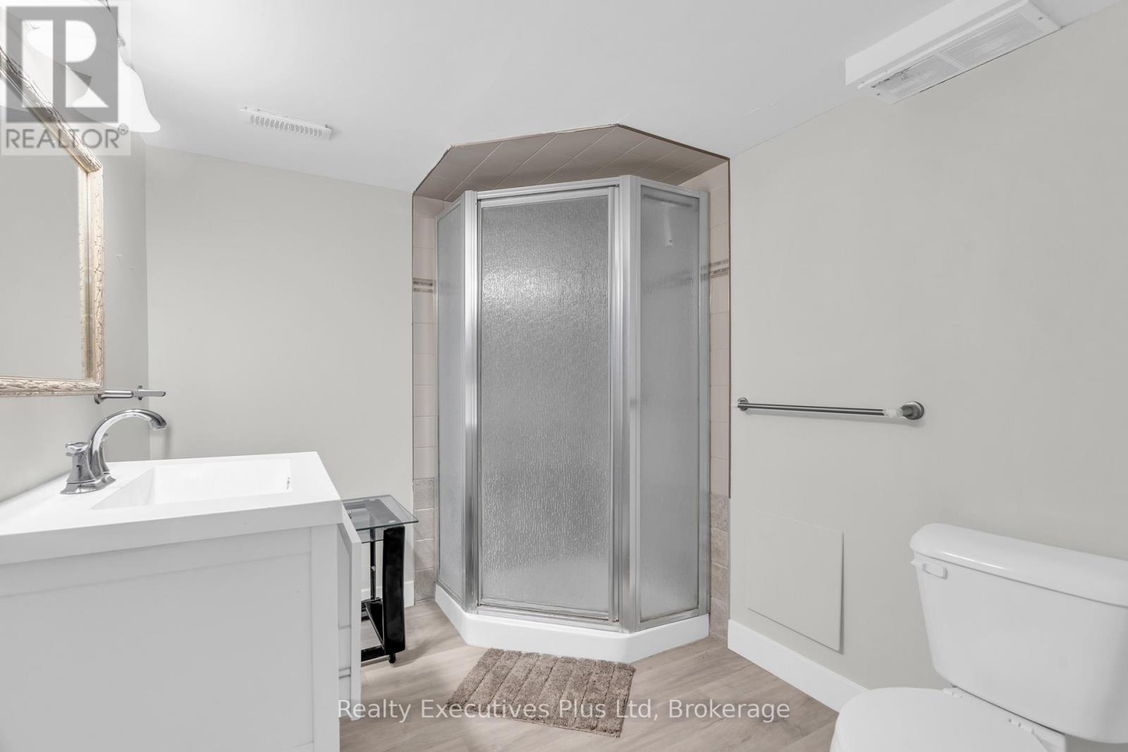 20 Summit Crescent, Guelph, Ontario N1H 1S3 - Photo 31 - X12543660