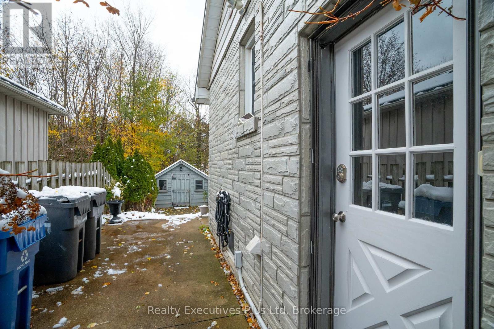 20 Summit Crescent, Guelph, Ontario N1H 1S3 - Photo 34 - X12543660