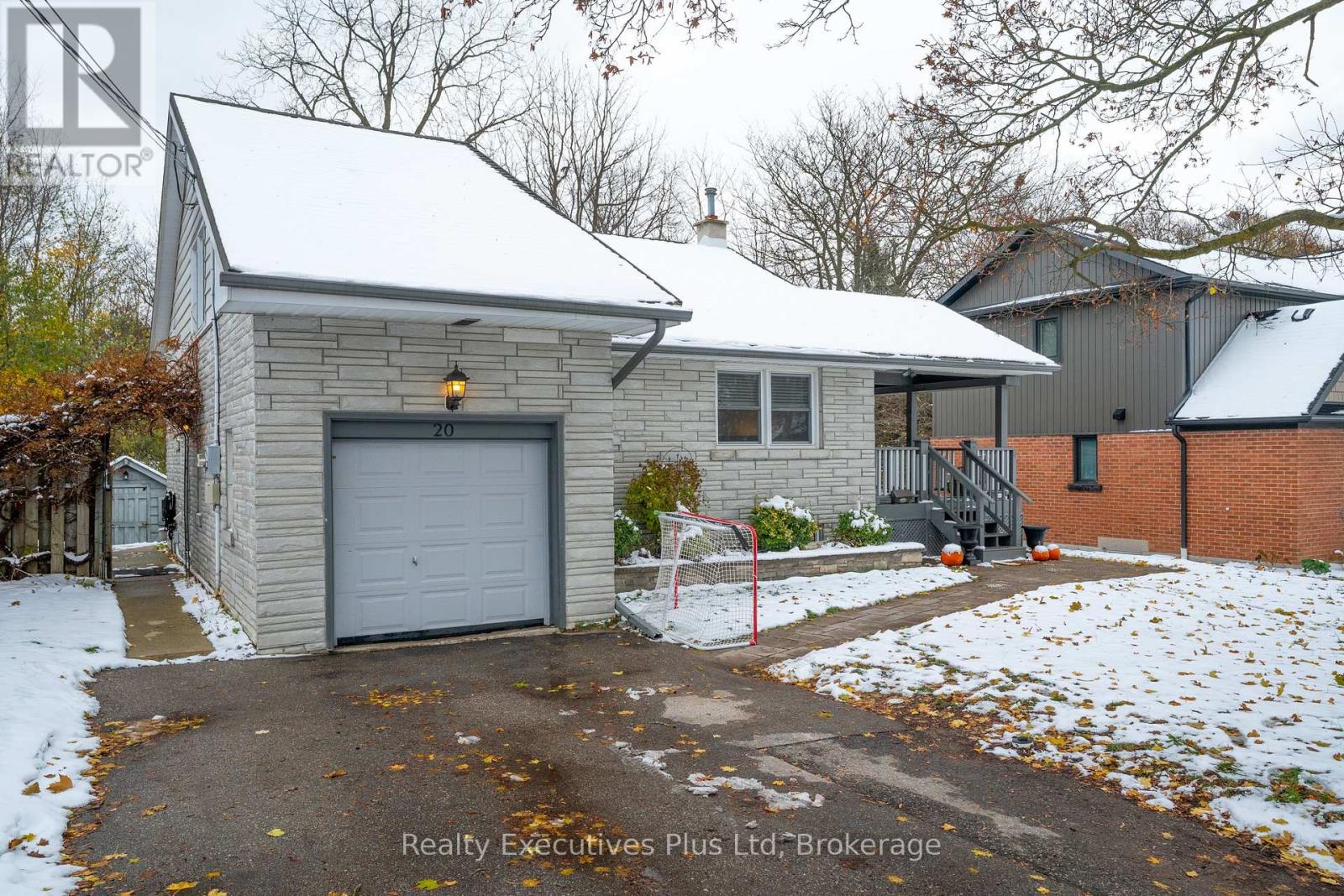 20 Summit Crescent, Guelph, Ontario N1H 1S3 - Photo 5 - X12543660