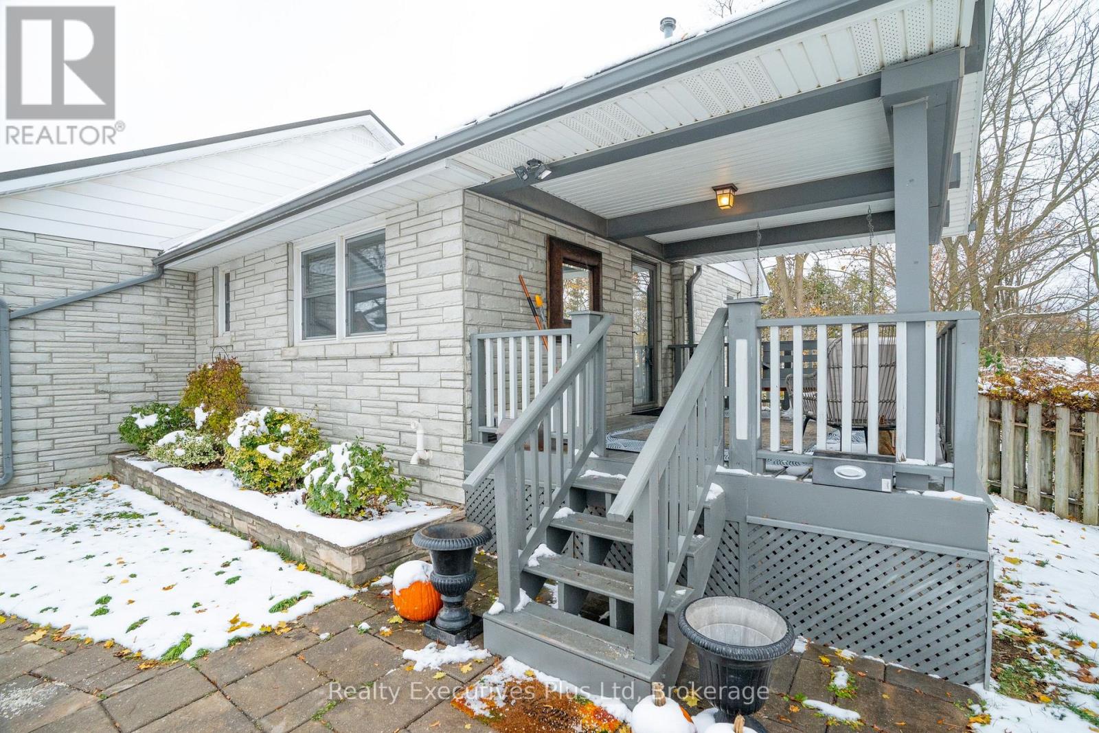 20 Summit Crescent, Guelph, Ontario N1H 1S3 - Photo 6 - X12543660