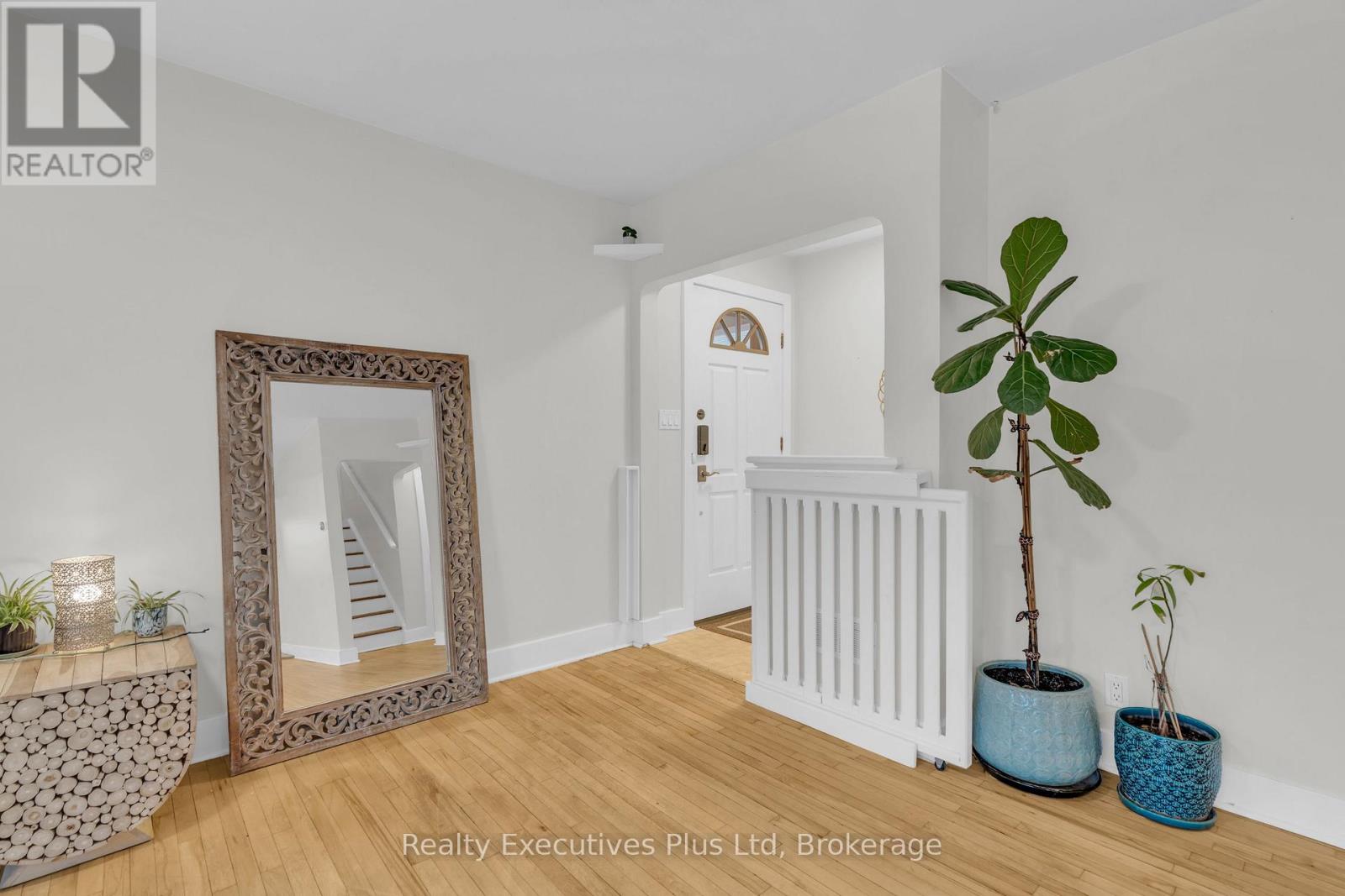 20 Summit Crescent, Guelph, Ontario N1H 1S3 - Photo 8 - X12543660