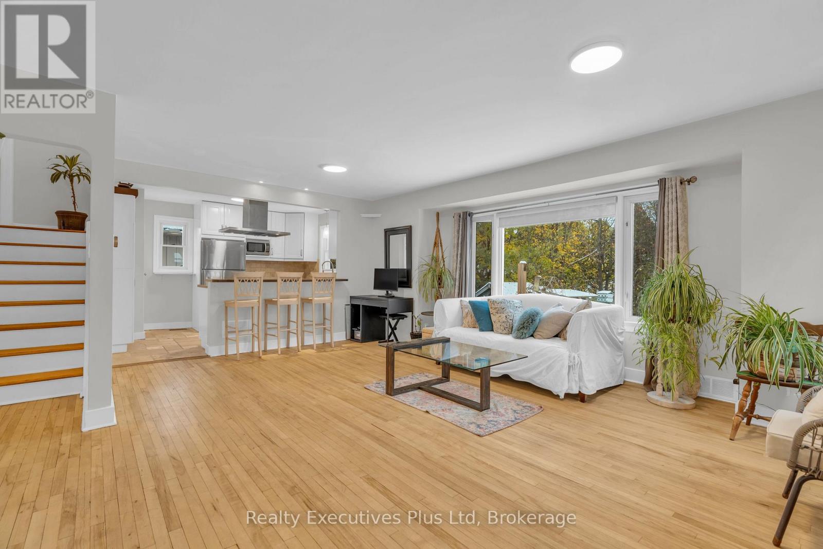 20 Summit Crescent, Guelph, Ontario N1H 1S3 - Photo 9 - X12543660