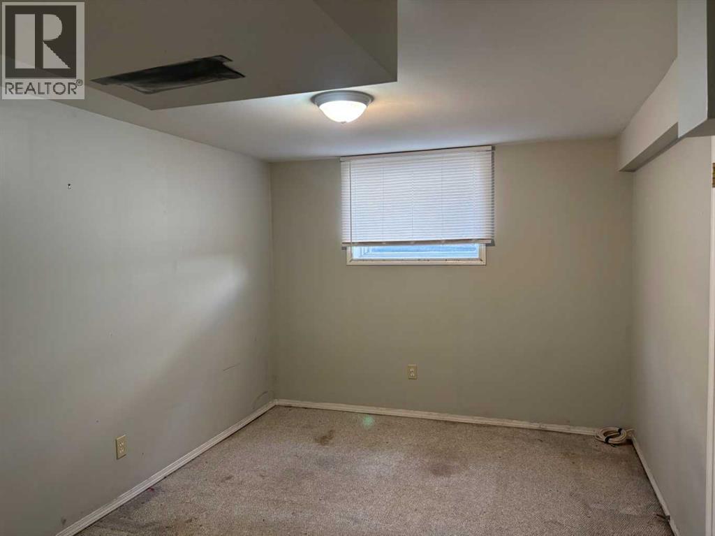 2111 Halifax Crescent Nw, Calgary, Alberta  T2M 4C8 - Photo 27 - A2211175