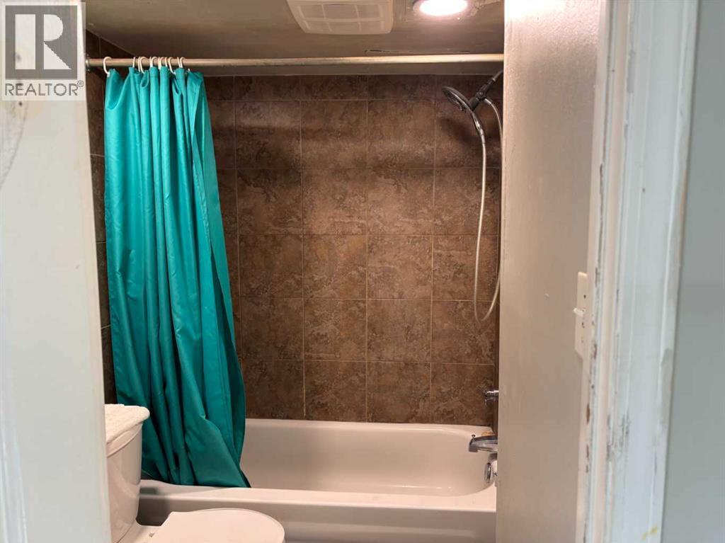 2111 Halifax Crescent Nw, Calgary, Alberta  T2M 4C8 - Photo 33 - A2211175