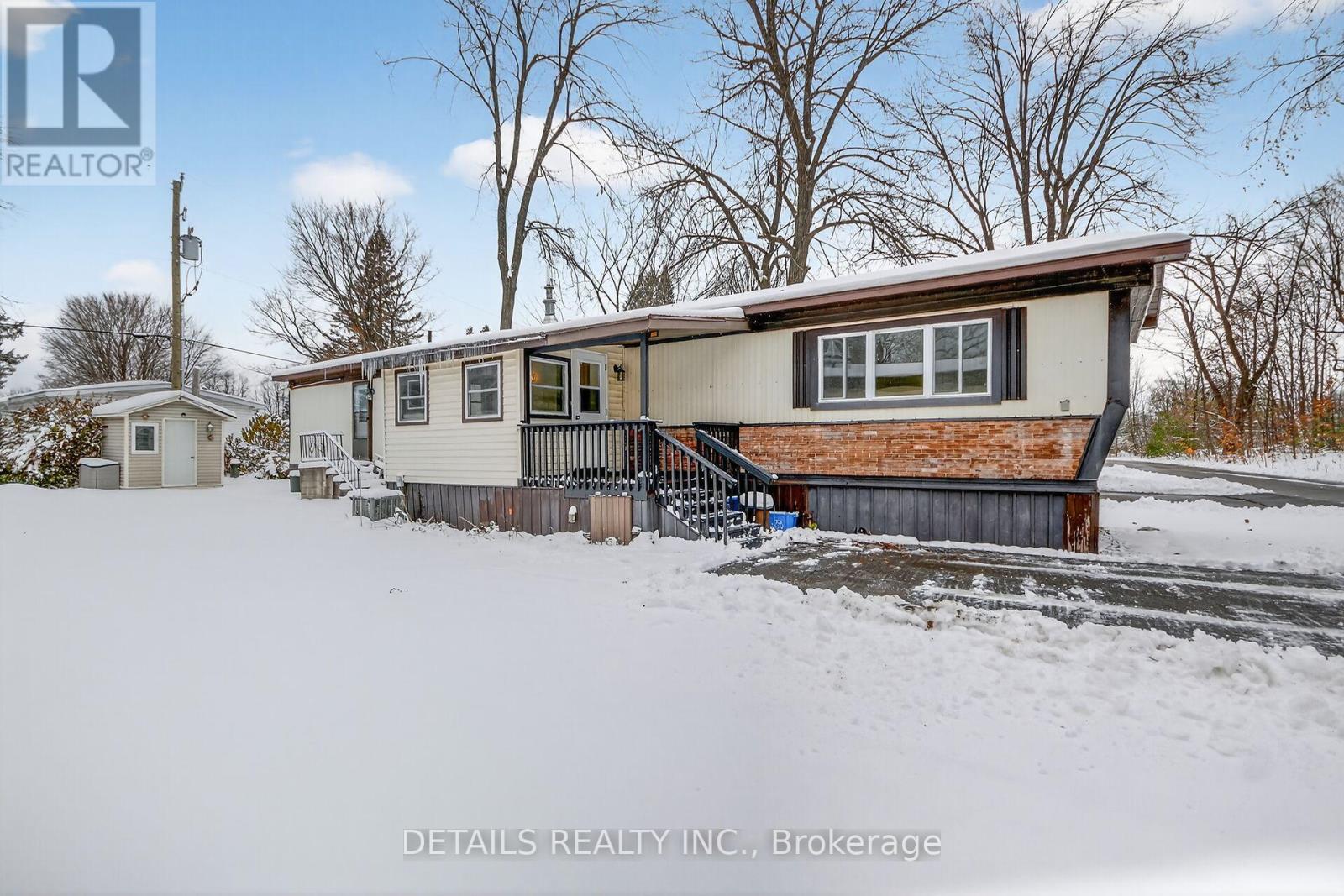 9 Maplewood Avenue, Beckwith, Ontario K7C 3P1 - Photo 2 - X12543684