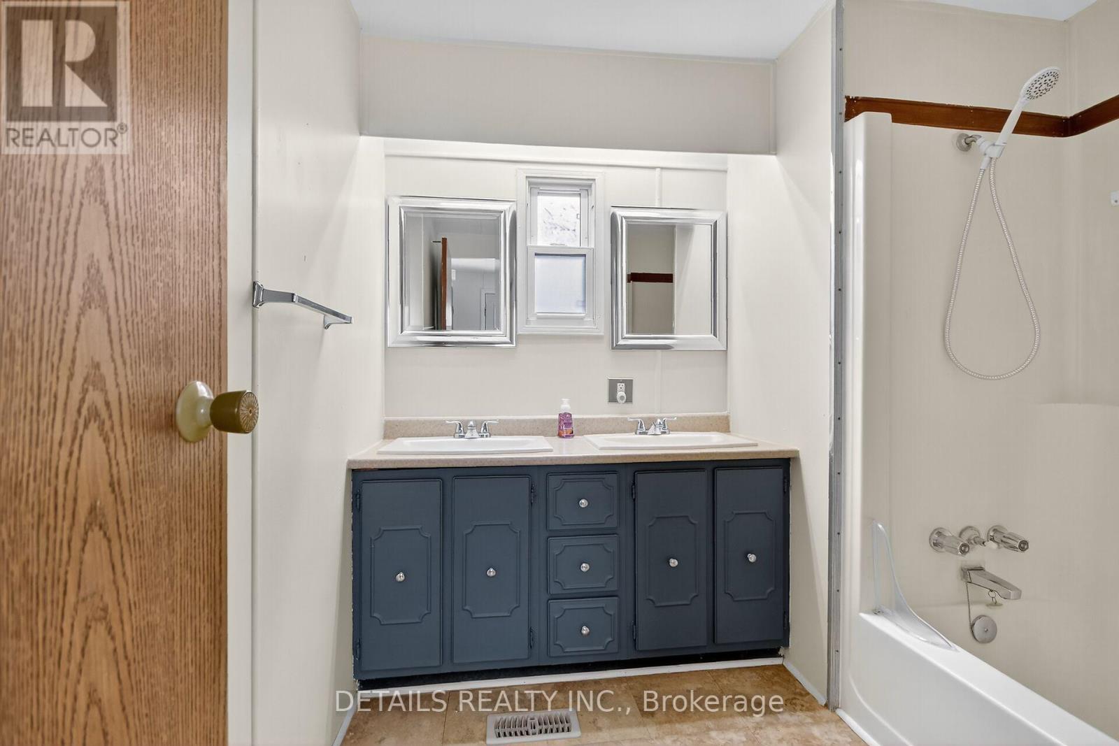 9 Maplewood Avenue, Beckwith, Ontario K7C 3P1 - Photo 20 - X12543684