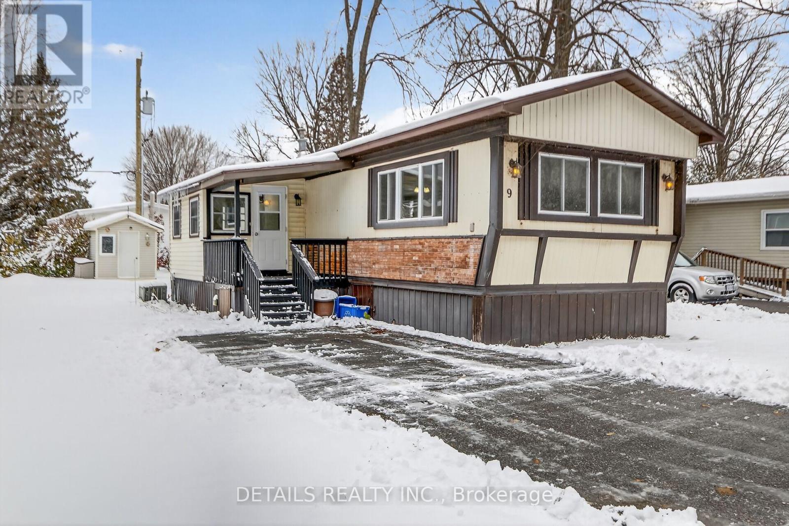 9 Maplewood Avenue, Beckwith, Ontario K7C 3P1 - Photo 3 - X12543684