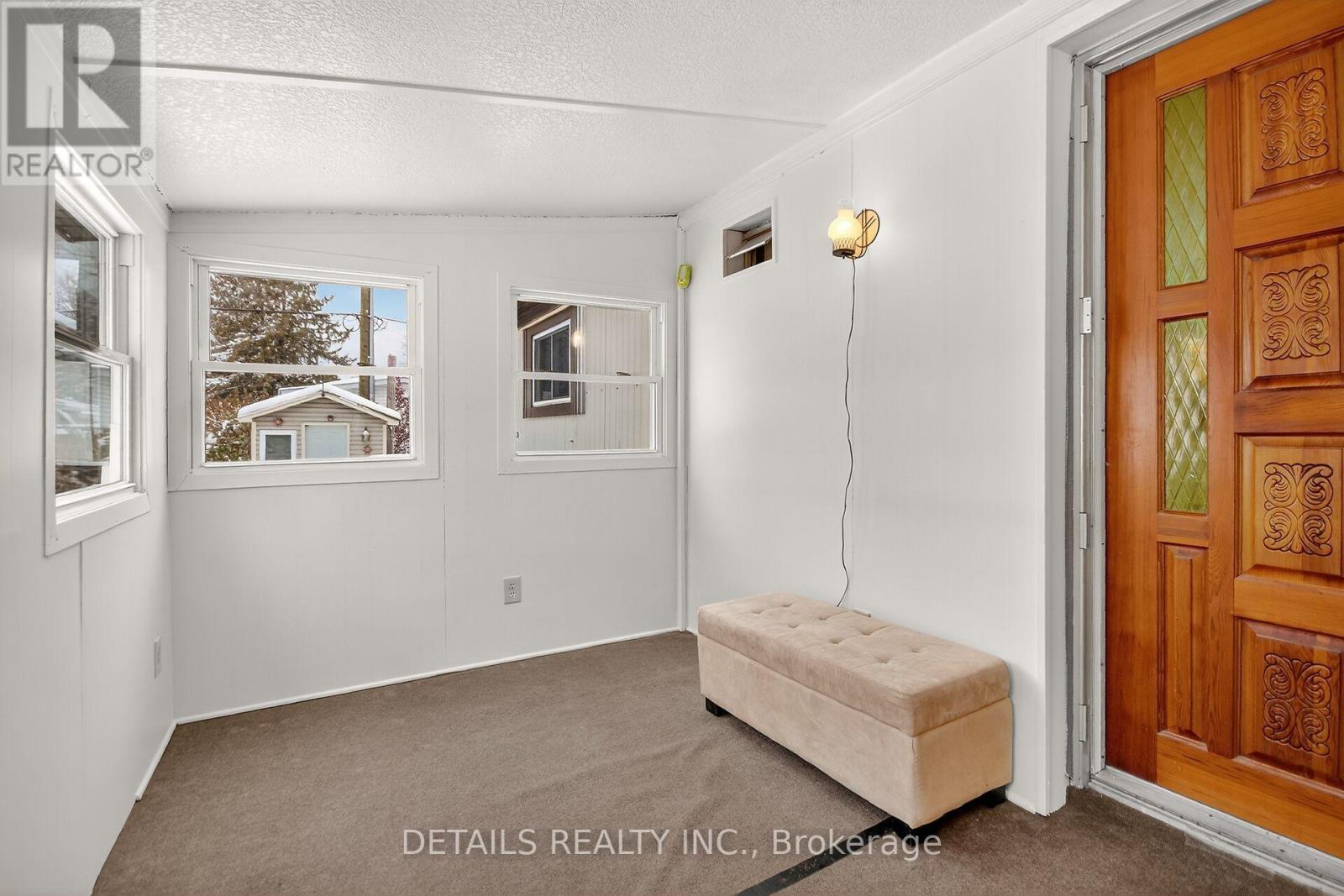 9 Maplewood Avenue, Beckwith, Ontario K7C 3P1 - Photo 4 - X12543684