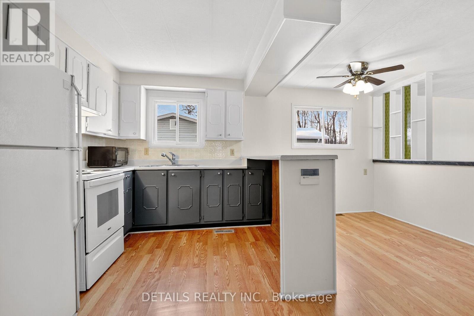 9 Maplewood Avenue, Beckwith, Ontario K7C 3P1 - Photo 6 - X12543684