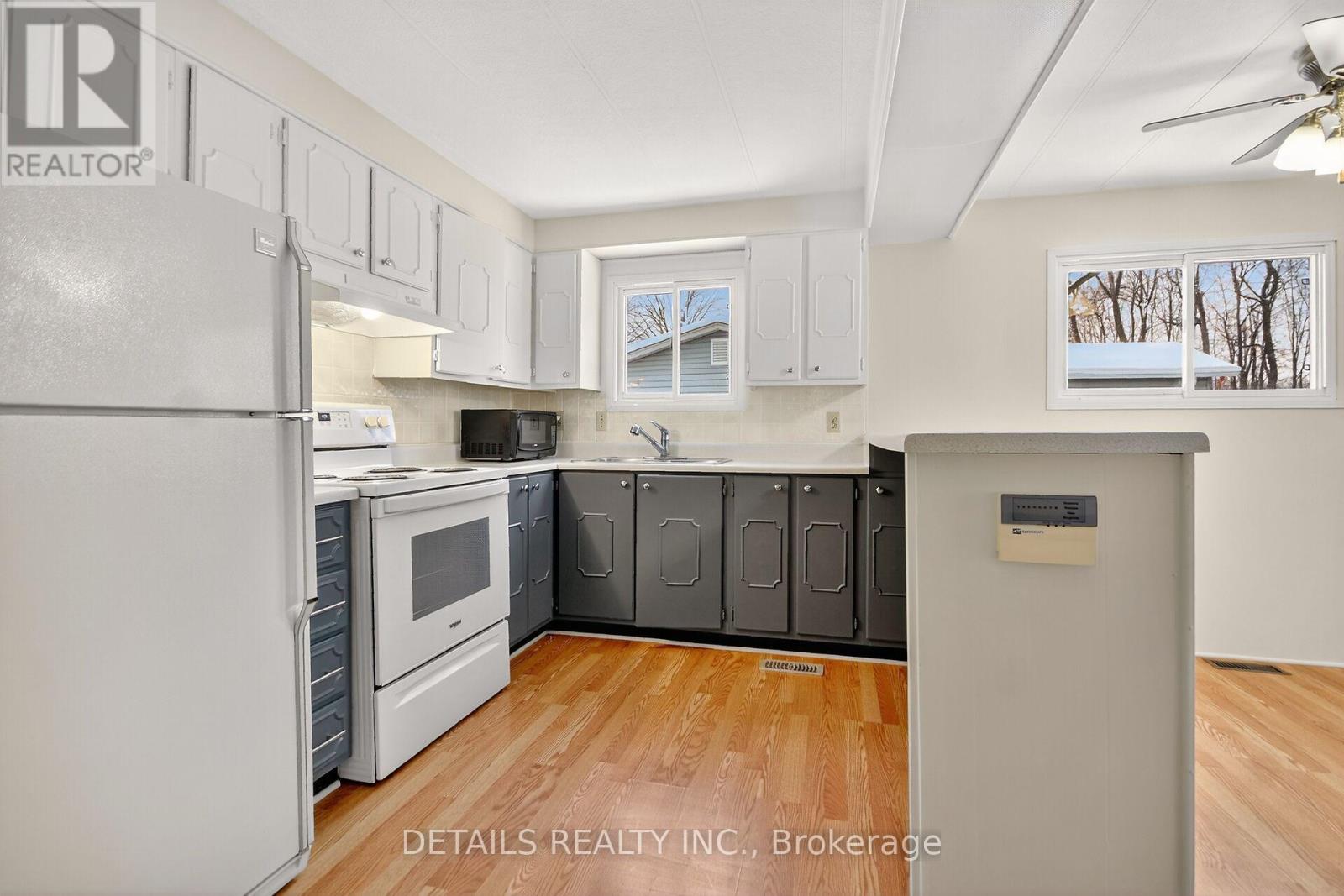 9 Maplewood Avenue, Beckwith, Ontario K7C 3P1 - Photo 7 - X12543684