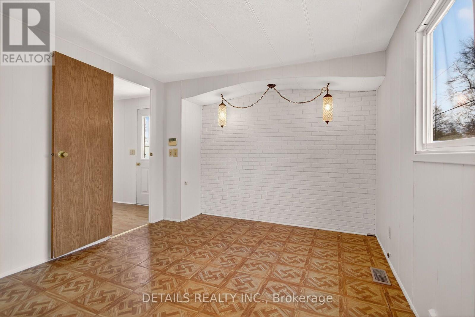 9 Maplewood Avenue, Beckwith, Ontario K7C 3P1 - Photo 9 - X12543684