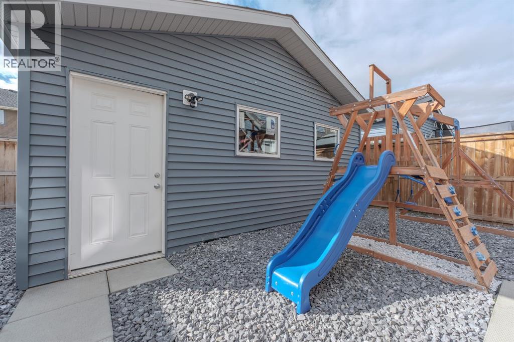 239 Sundown Road, Cochrane, Alberta  T4C 2R3 - Photo 25 - A2262360