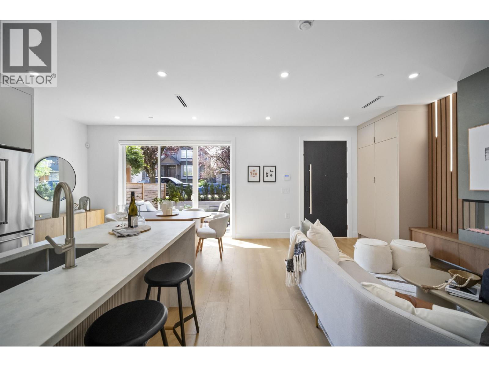 1 3563 E 25th Avenue, Vancouver, British Columbia  V5R 1K3 - Photo 4 - R3067357