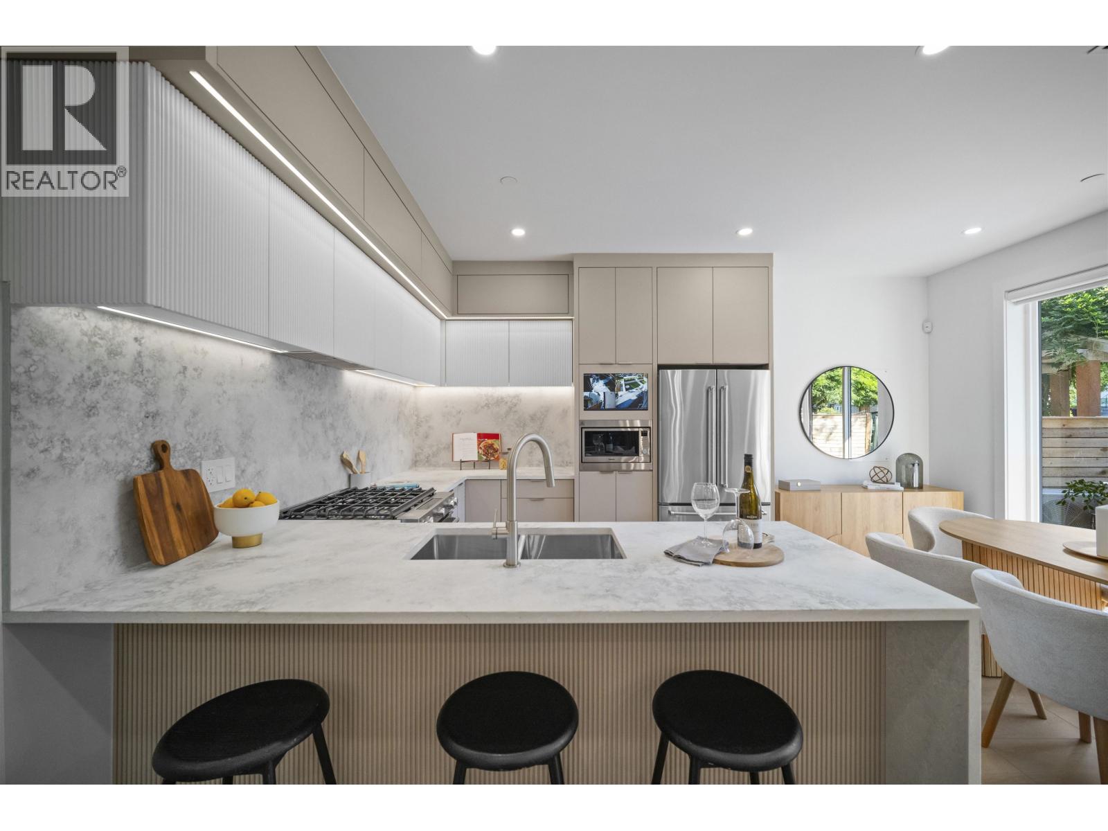 1 3563 E 25th Avenue, Vancouver, British Columbia  V5R 1K3 - Photo 5 - R3067357