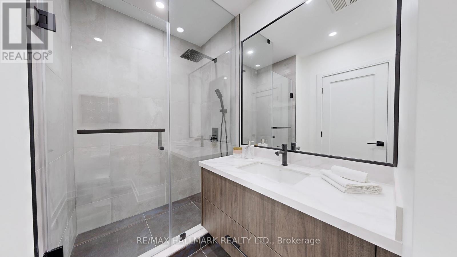 122 Crawford Street, Toronto, Ontario  M6J 2V4 - Photo 17 - C12543702