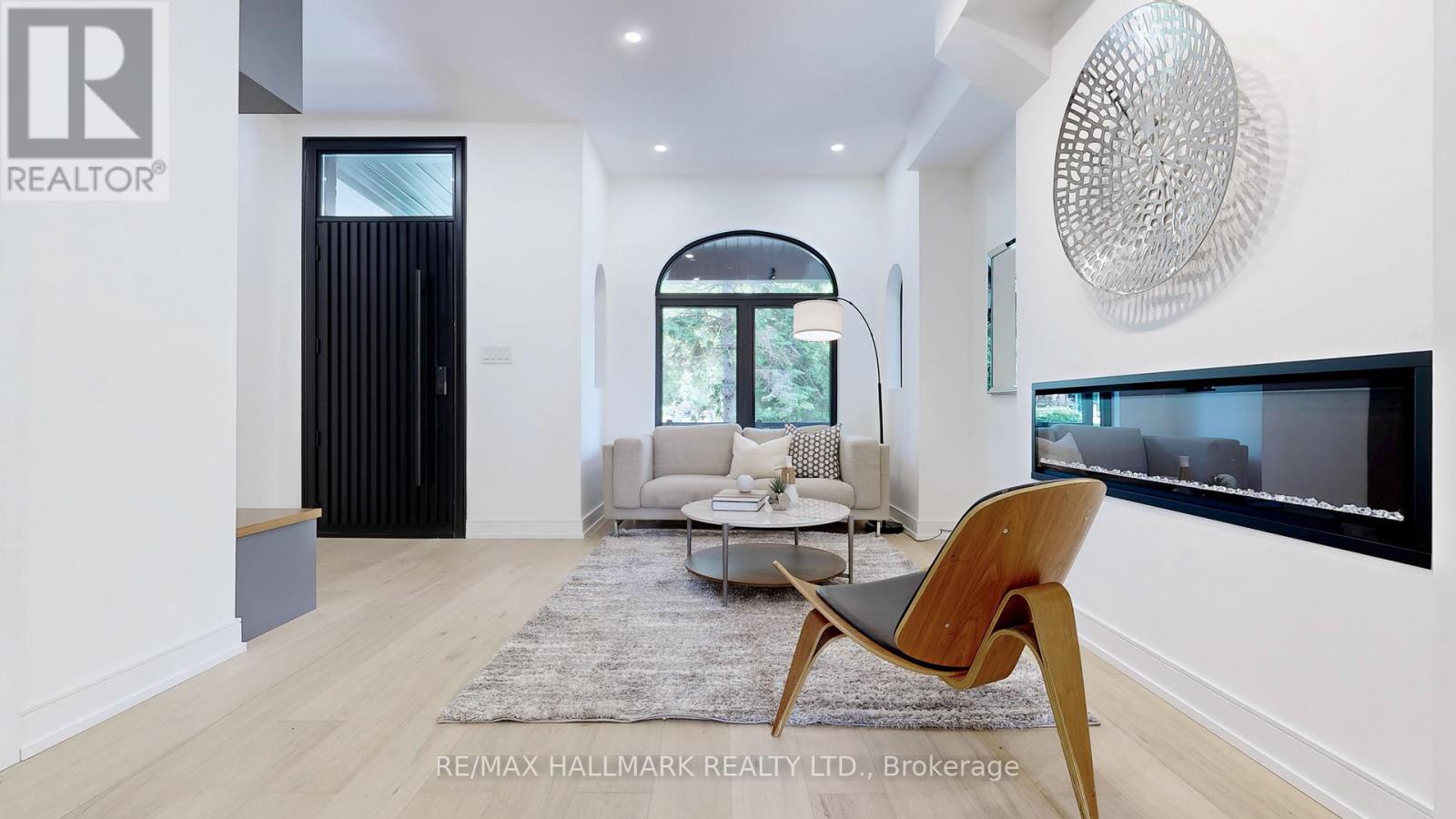 122 Crawford Street, Toronto, Ontario  M6J 2V4 - Photo 2 - C12543702