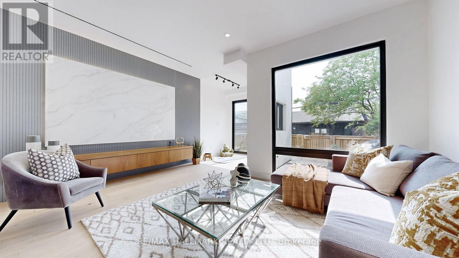 122 Crawford Street, Toronto, Ontario  M6J 2V4 - Photo 9 - C12543702