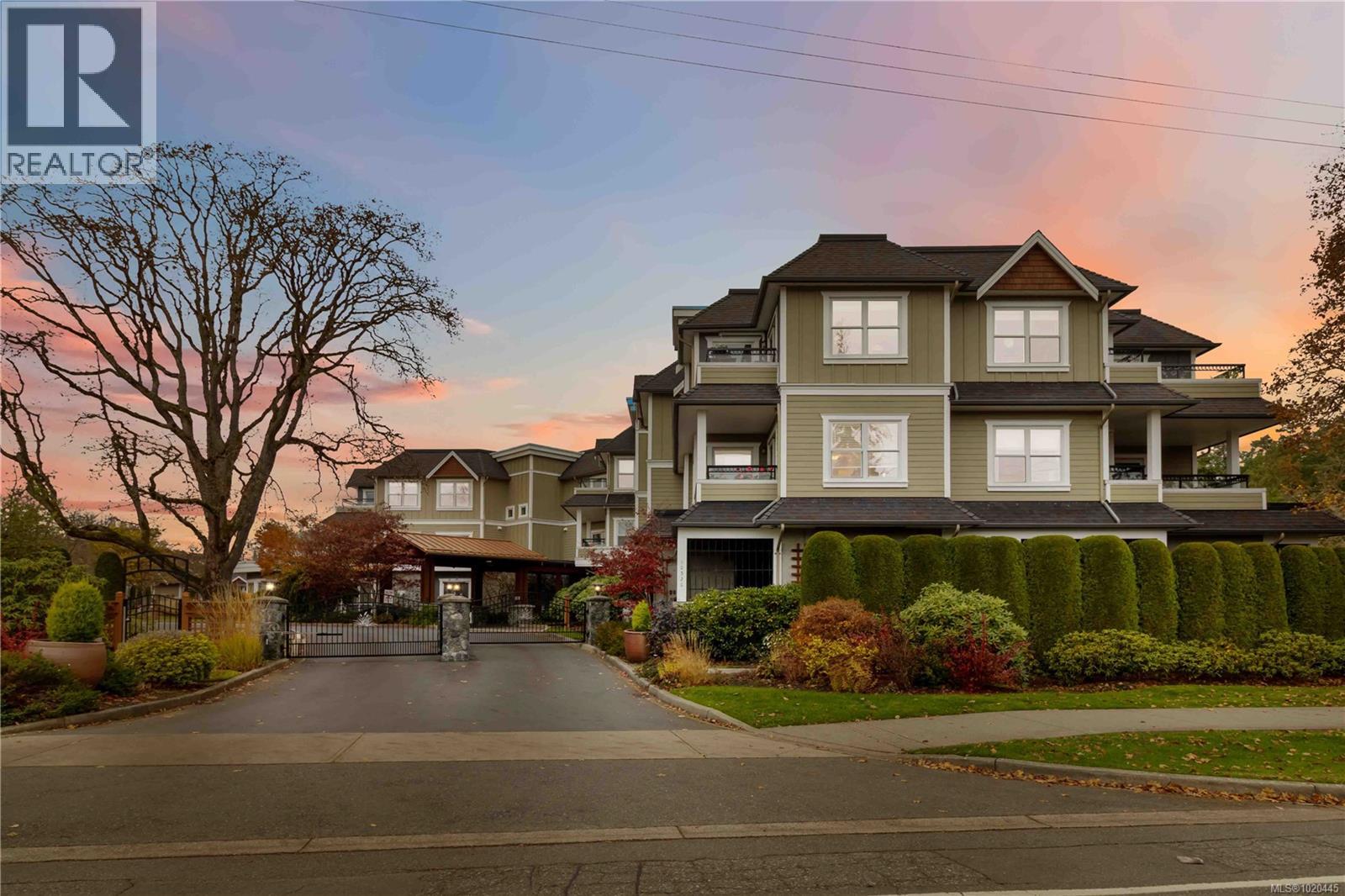 201 10520 McDonald Park Rd, North Saanich, British Columbia