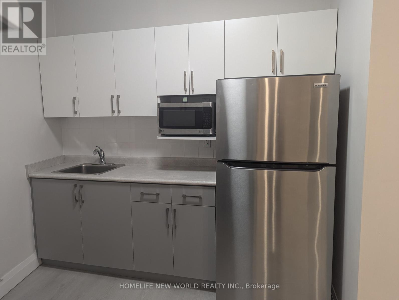 2b - 2218 Dundas Street W, Toronto, Ontario  M6R 1X3 - Photo 3 - W12543680