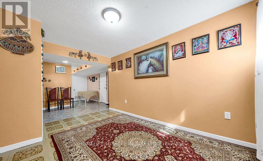 3337 Jolliffe Avenue, Mississauga, Ontario  L4T 1V6 - Photo 10 - W12543700