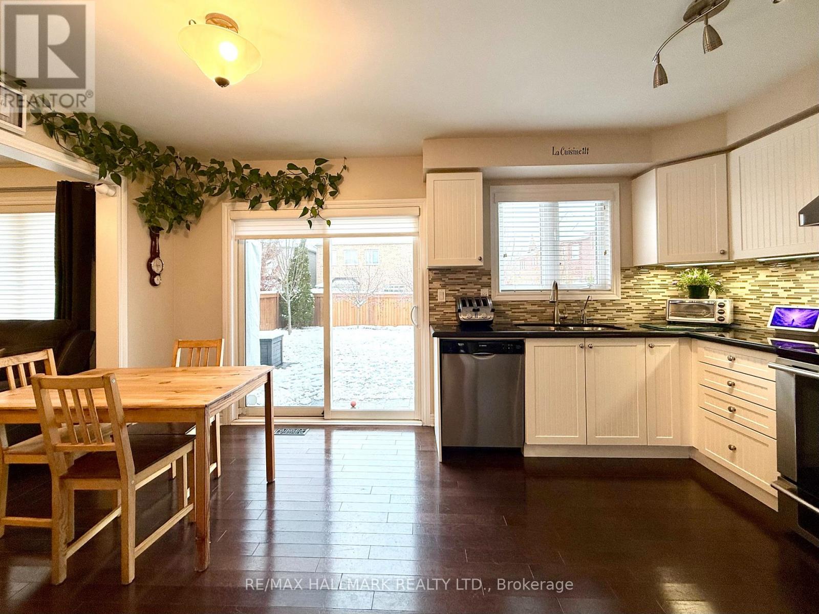 242 Karl Rose Trail, Newmarket, Ontario  L3X 3J2 - Photo 10 - N12542264