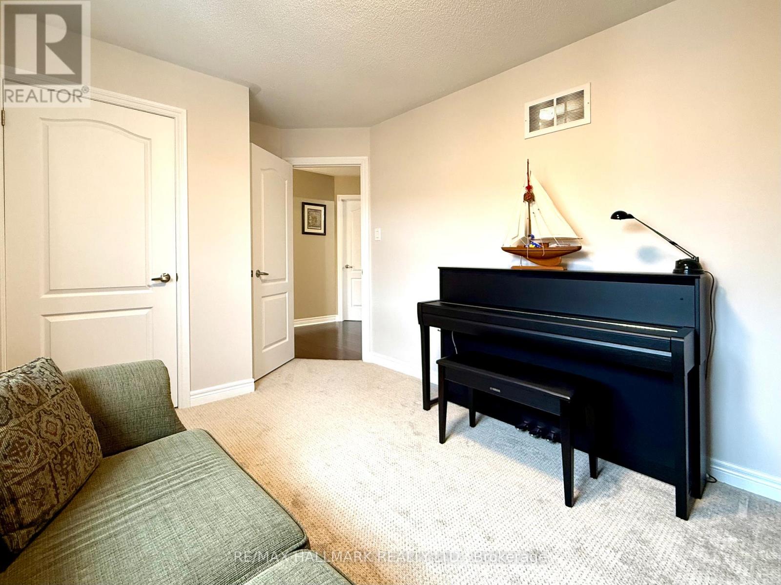 242 Karl Rose Trail, Newmarket, Ontario  L3X 3J2 - Photo 36 - N12542264