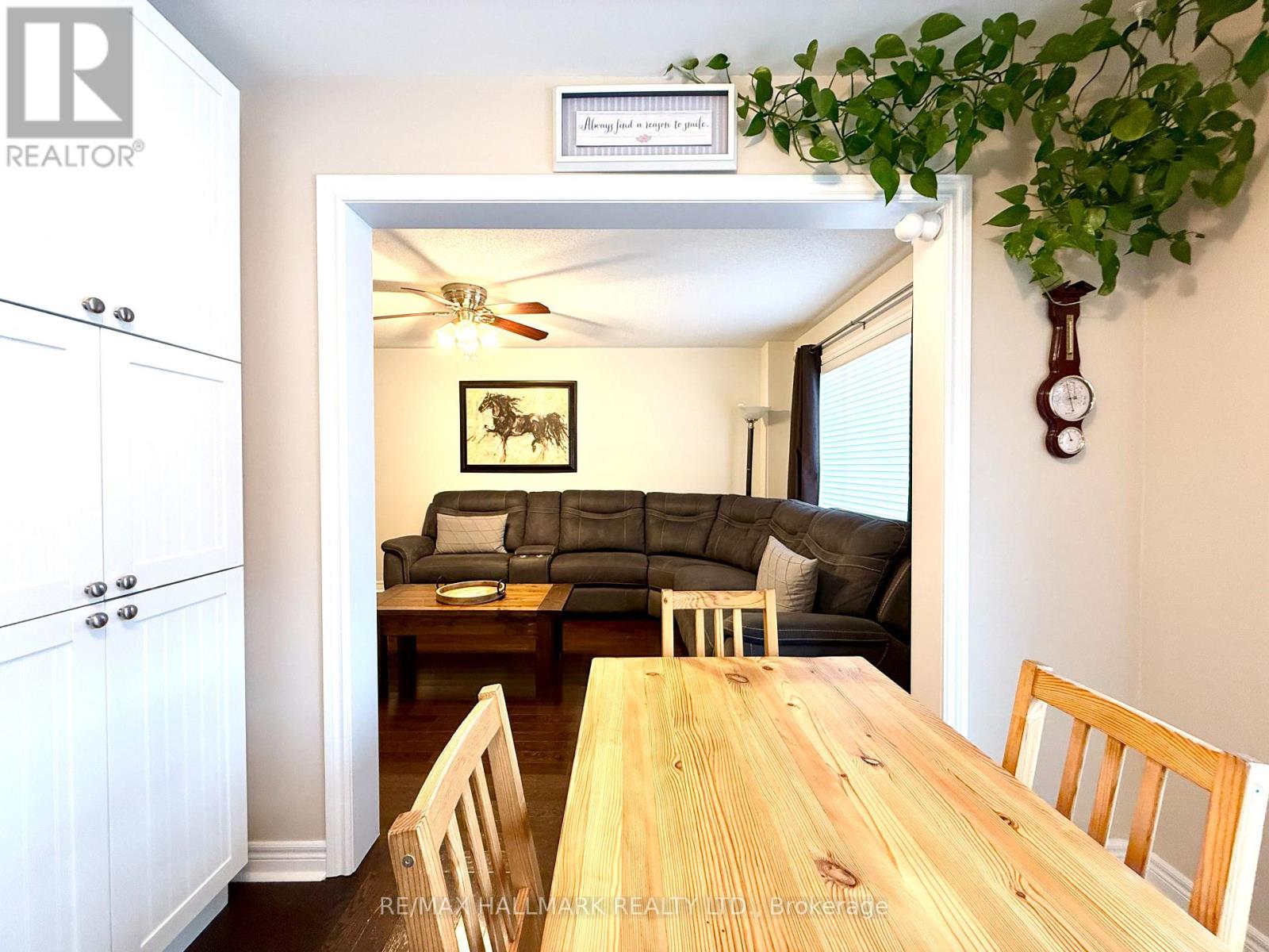 242 Karl Rose Trail, Newmarket, Ontario  L3X 3J2 - Photo 13 - N12542264