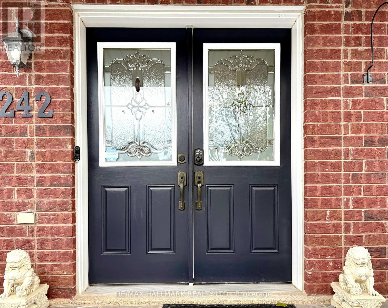 242 Karl Rose Trail, Newmarket, Ontario  L3X 3J2 - Photo 3 - N12542264