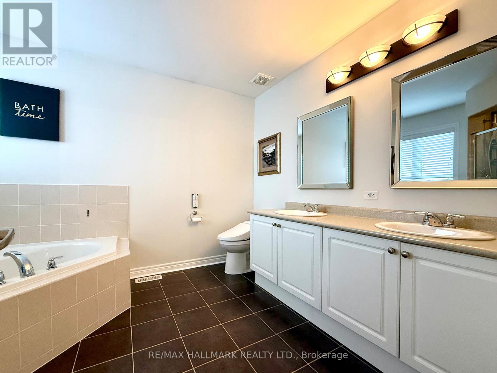 242 Karl Rose Trail, Newmarket, Ontario  L3X 3J2 - Photo 33 - N12542264