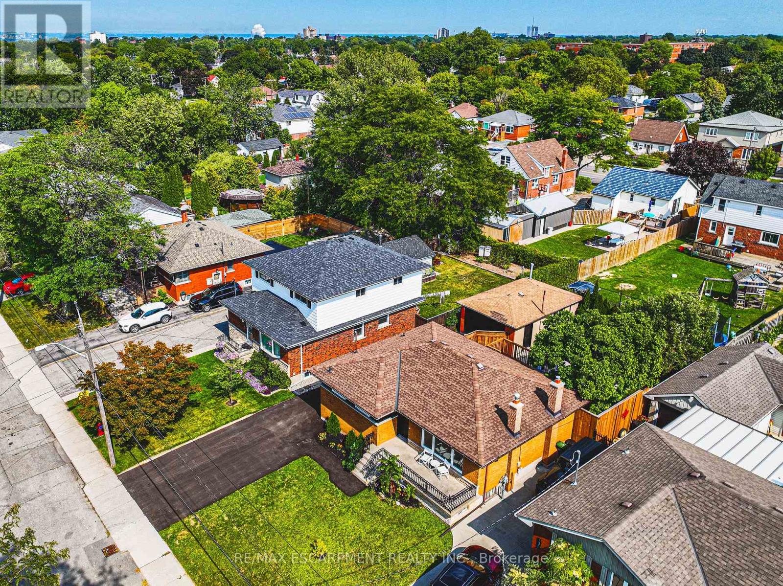 131 Welbourn Drive, Hamilton, Ontario L9A 3N5 - Photo 46 - X12543654