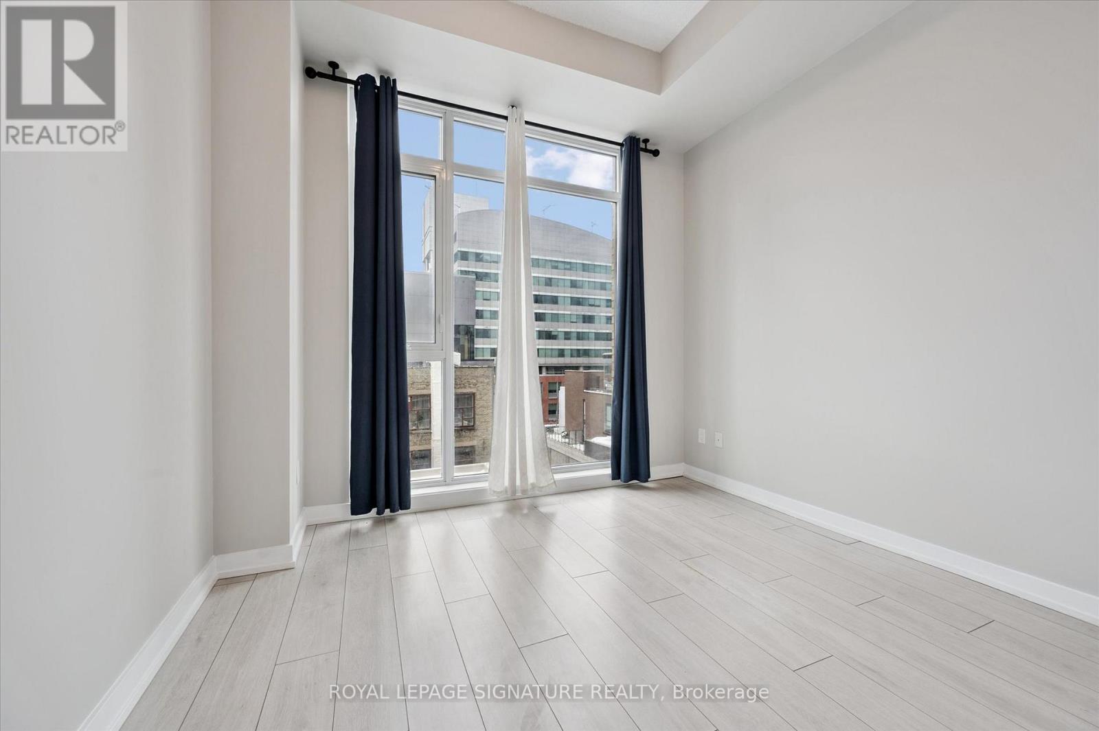 433 - 55 Duke Street W, Kitchener, Ontario N2H 0C9 - Photo 13 - X12543698