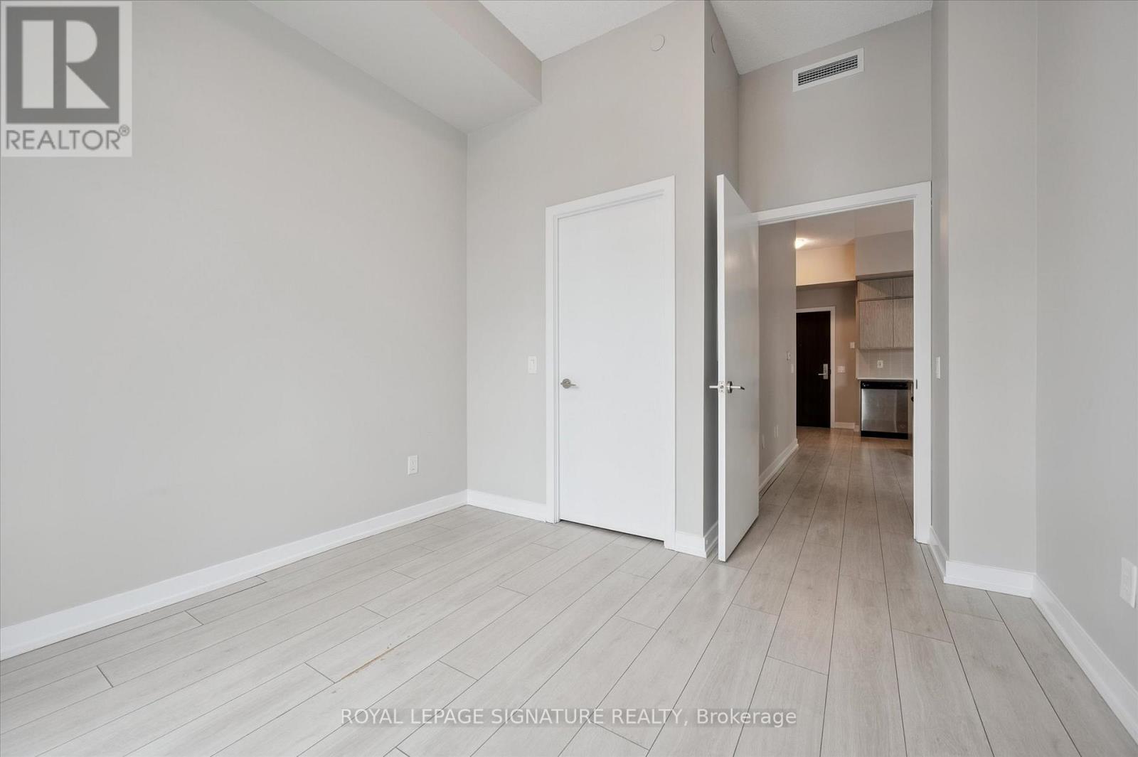 433 - 55 Duke Street W, Kitchener, Ontario N2H 0C9 - Photo 15 - X12543698