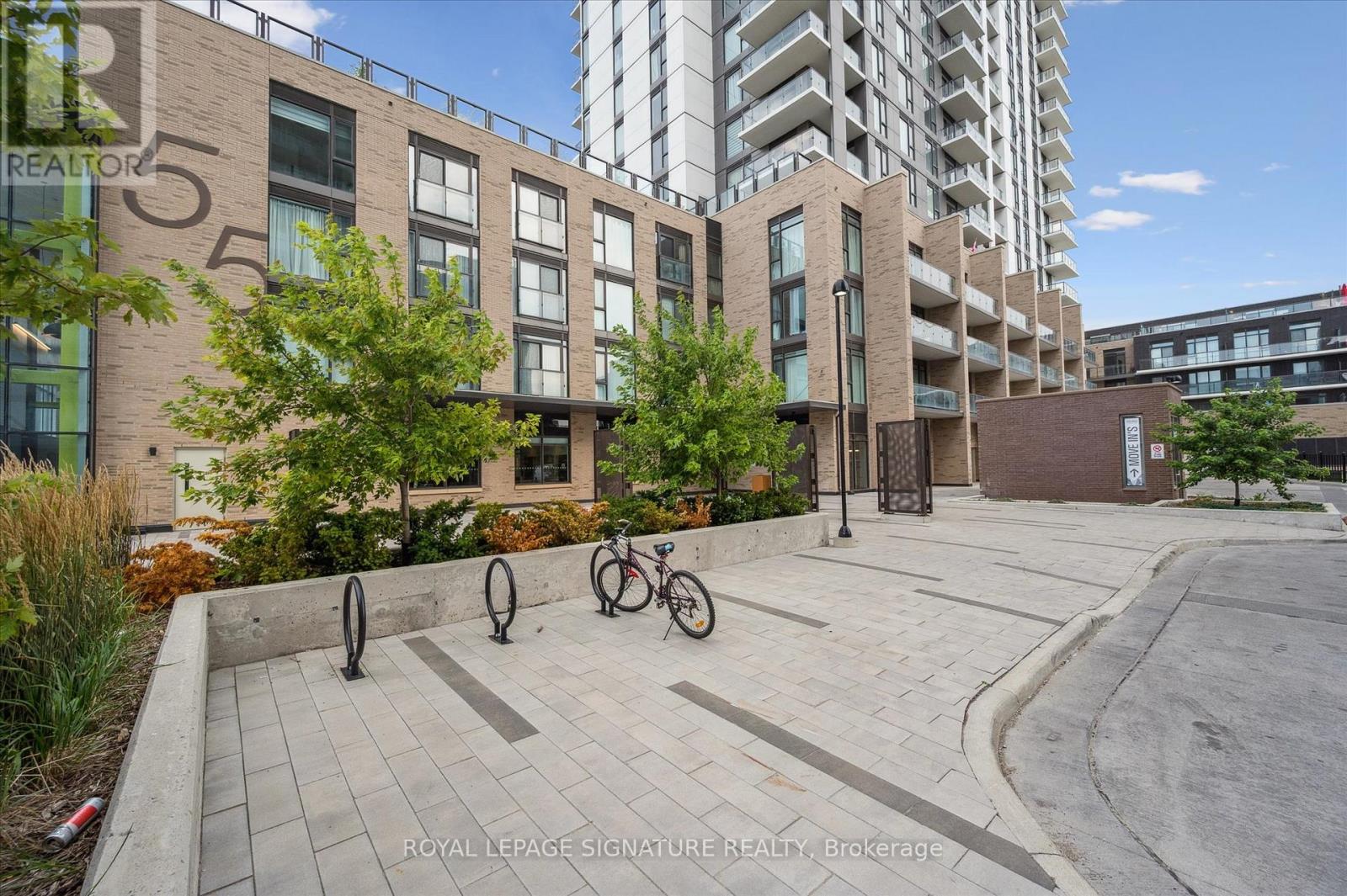 433 - 55 Duke Street W, Kitchener, Ontario N2H 0C9 - Photo 2 - X12543698