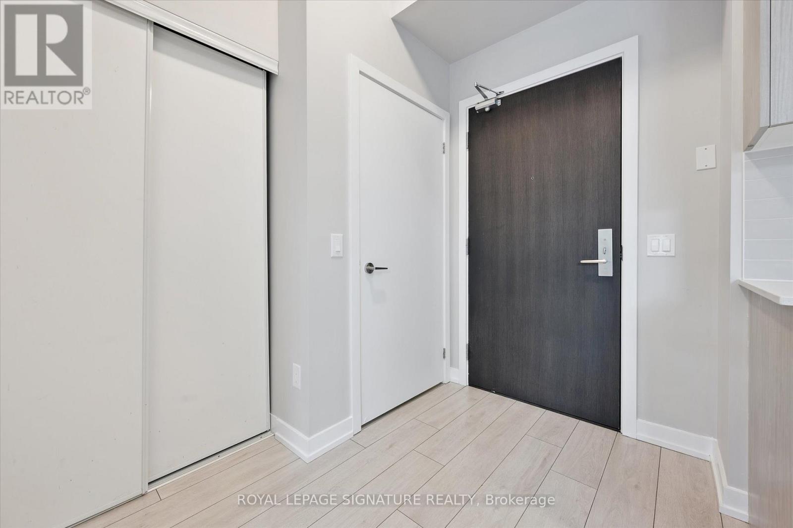 433 - 55 Duke Street W, Kitchener, Ontario N2H 0C9 - Photo 4 - X12543698