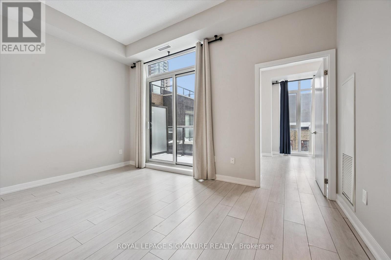 433 - 55 Duke Street W, Kitchener, Ontario N2H 0C9 - Photo 6 - X12543698