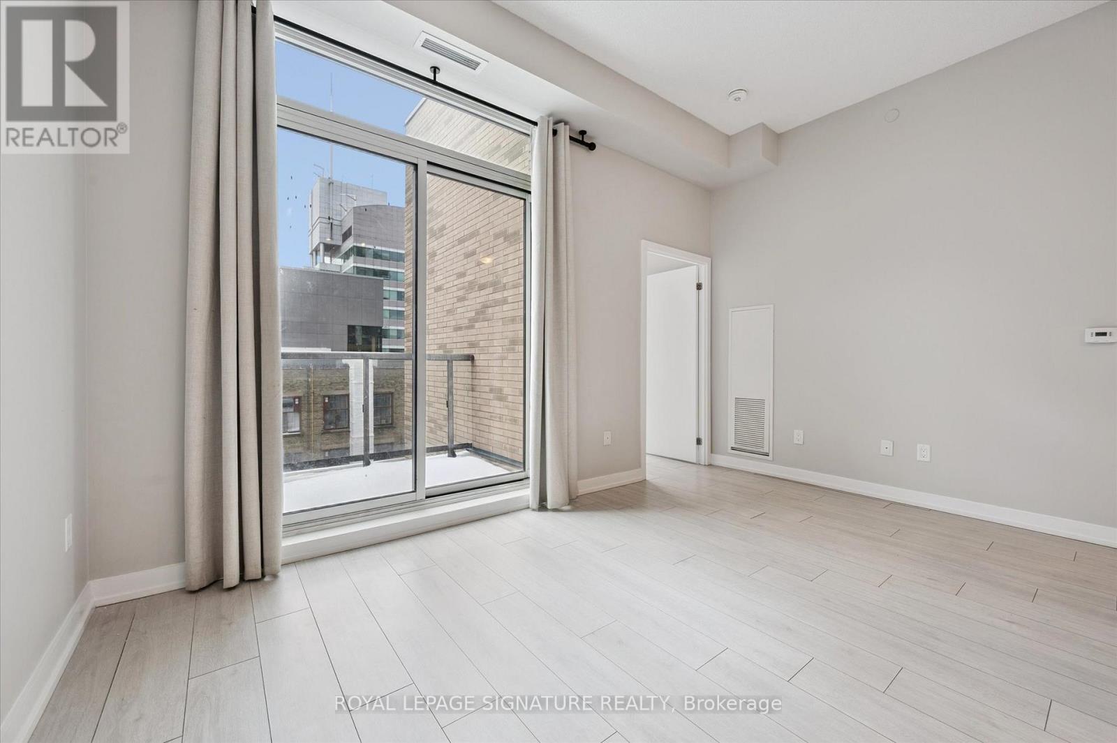 433 - 55 Duke Street W, Kitchener, Ontario N2H 0C9 - Photo 7 - X12543698