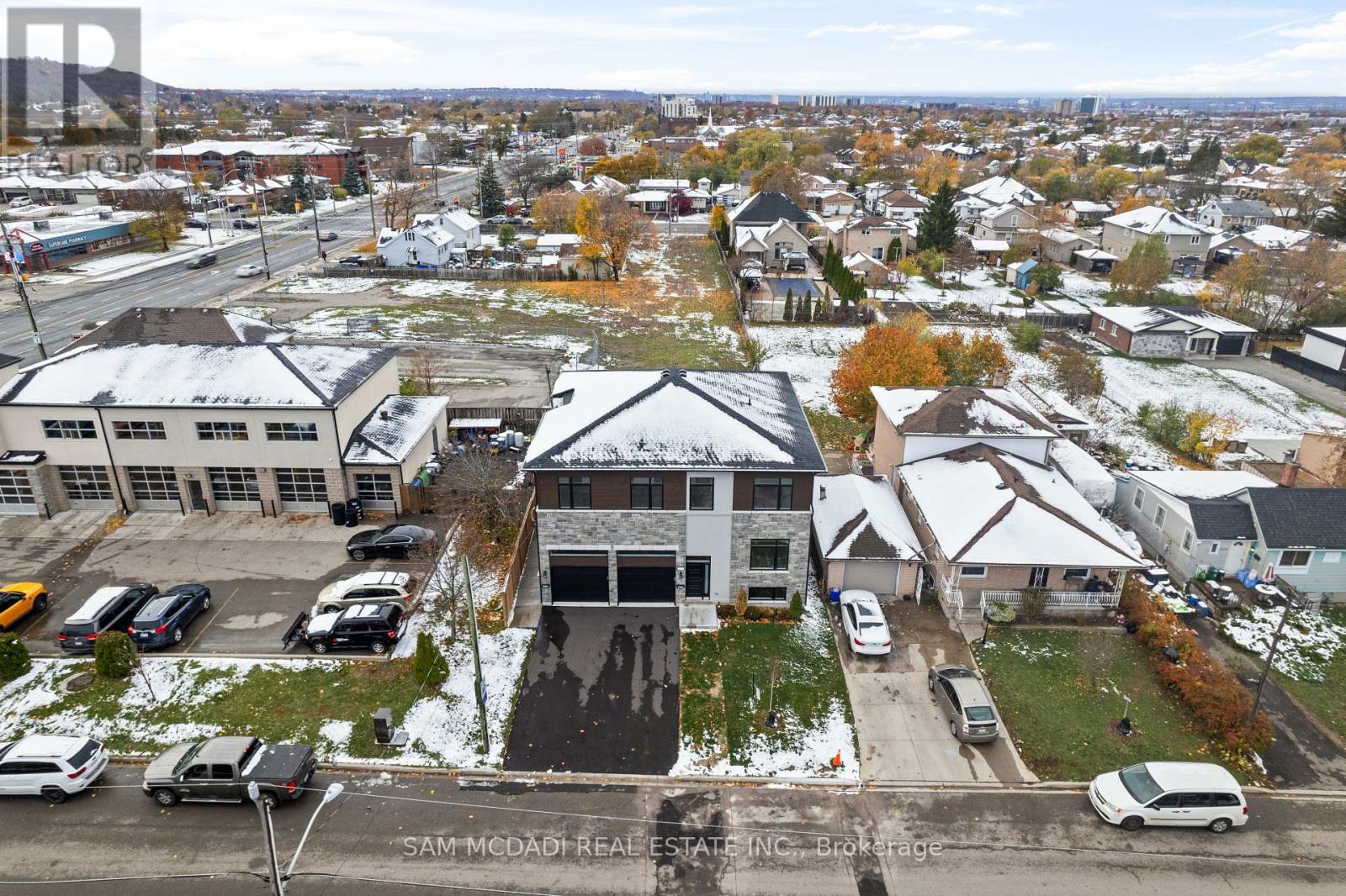 175 Margaret Avenue, Hamilton, Ontario L8E 2H6 - Photo 2 - X12543712