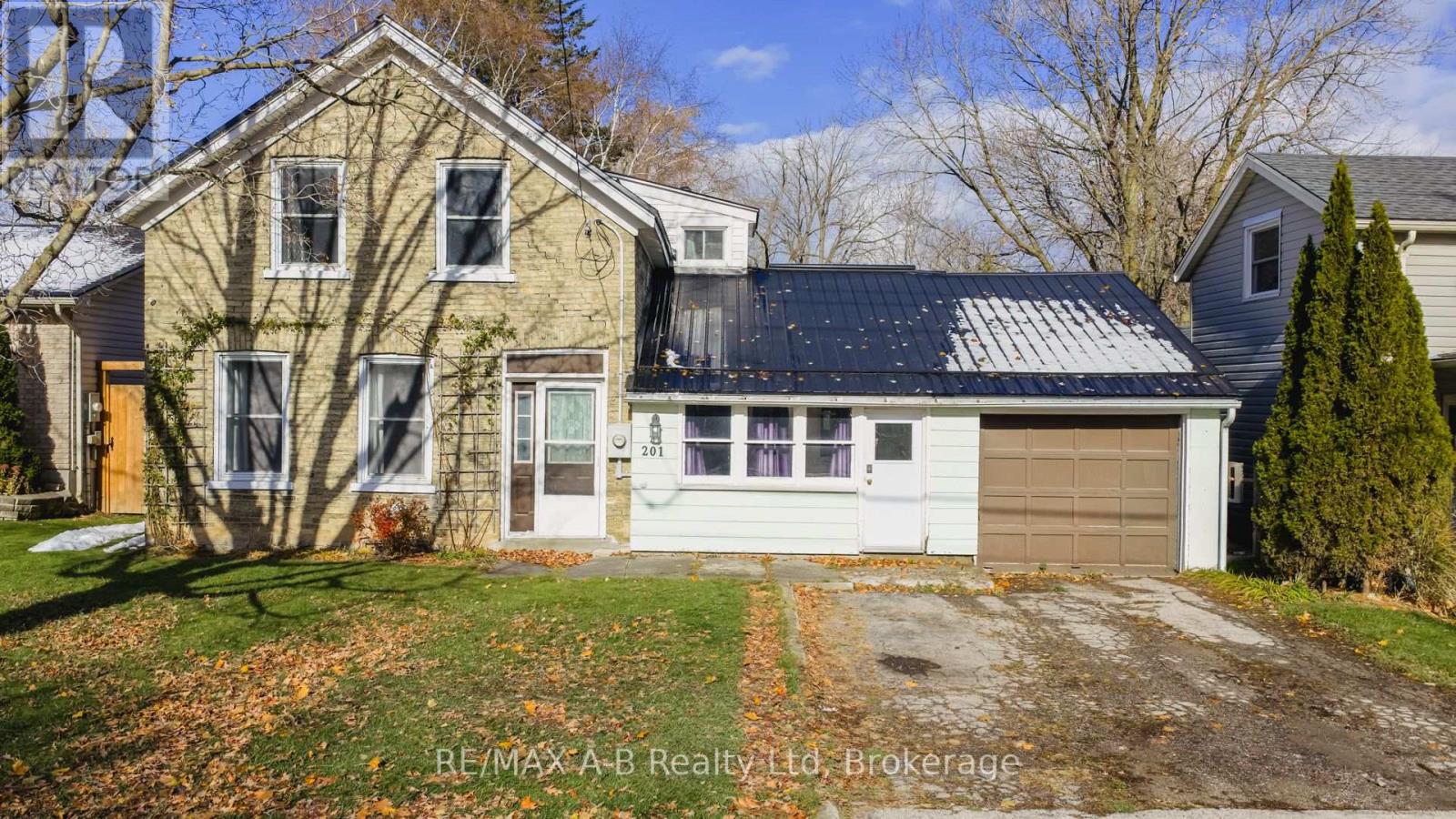 201 Jones Street W, St. Marys, Ontario  N4X 1A1 - Photo 2 - X12543716