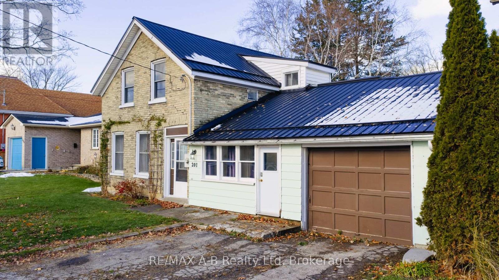 201 Jones Street W, St. Marys, Ontario  N4X 1A1 - Photo 3 - X12543716